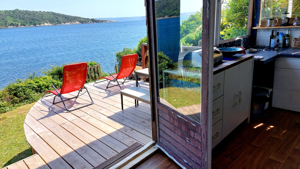 La terrasse de la cabane